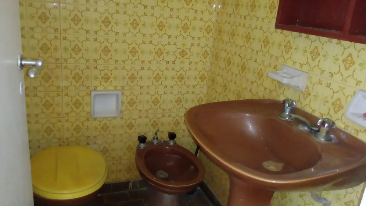 EXCELENTE CASA CON COCHERA - Imagen 8